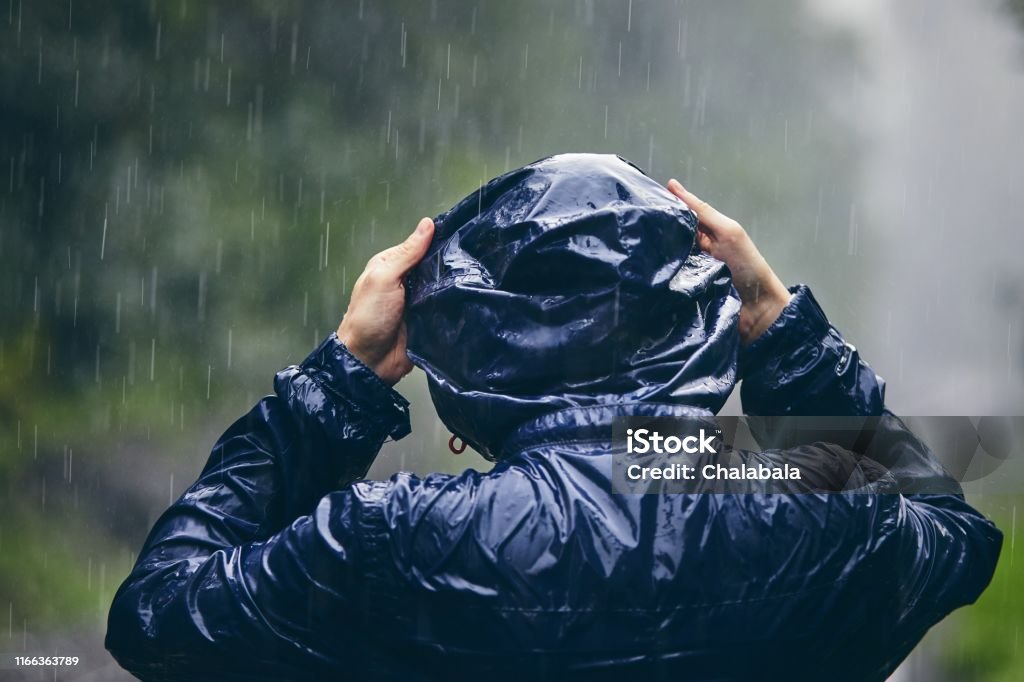Inilah 3 Tips Saat Memilih Jas Hujan Berkualitas Agar Tetap Kering di Musim Hujan images