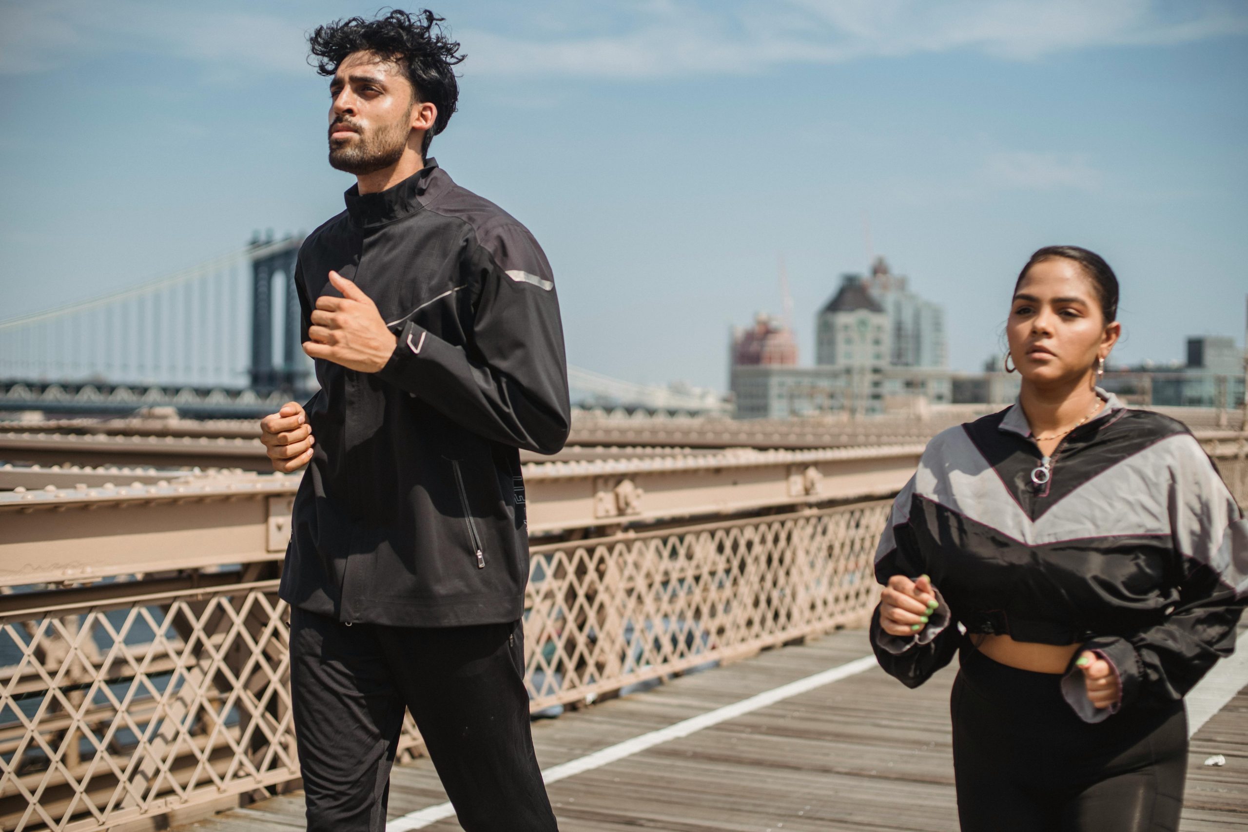 Memahami Perbedaan Running Jacket vs Windbreaker images