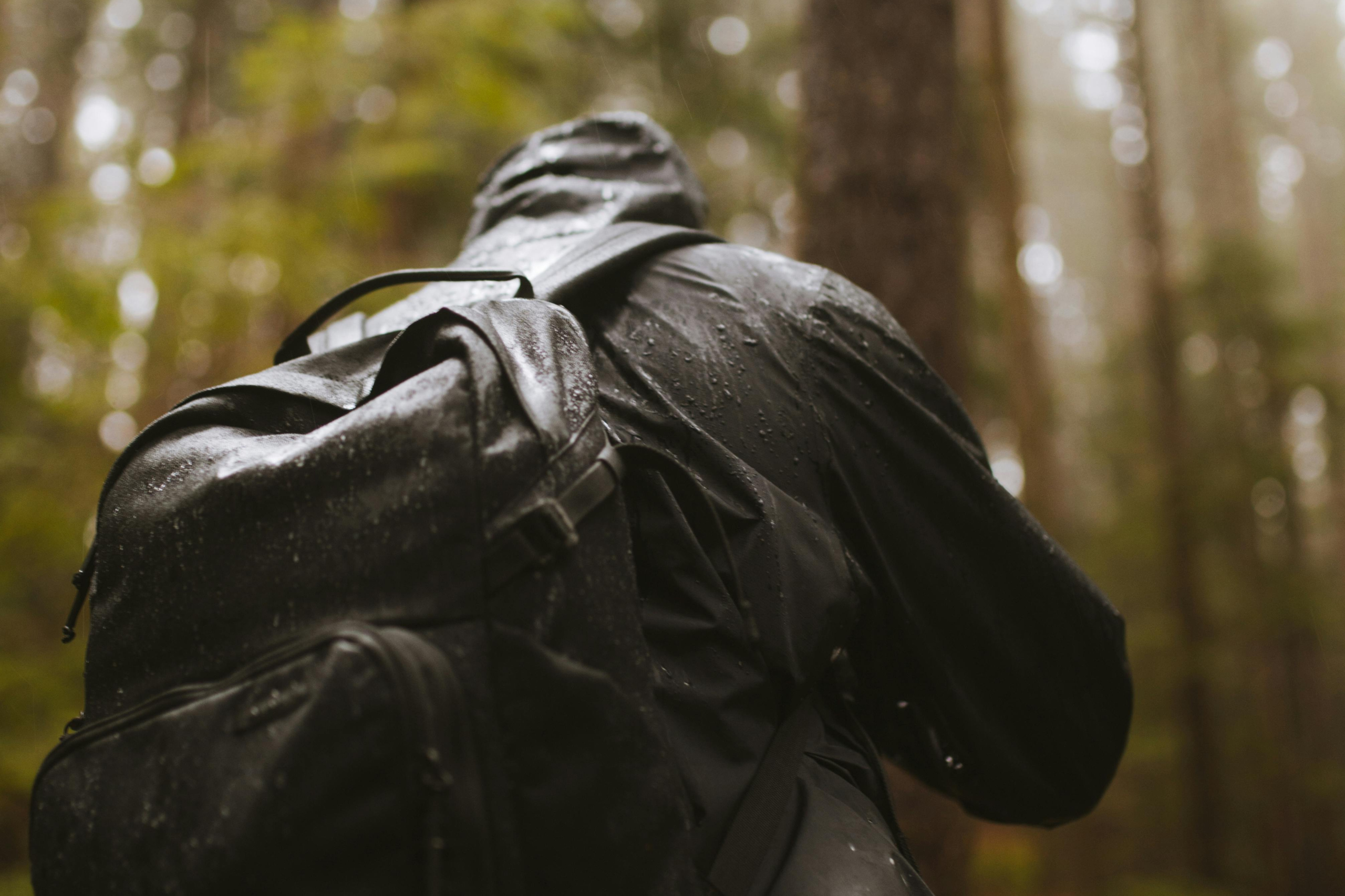 Tips Mengemas Jas Hujan untuk Backpacking images